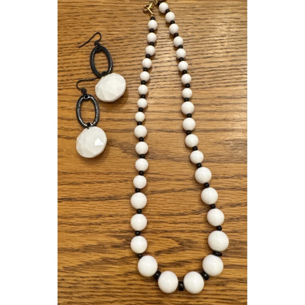 Vintage Worthington Black &‎ White Beaded Necklace 18" & Earrings Retro 70s
